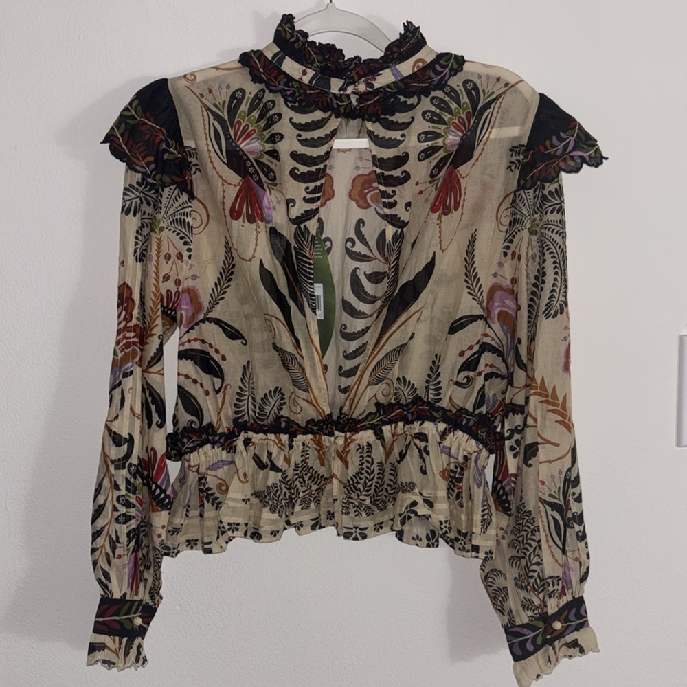 FARM RIO Classic Nature Sand Ruffled Long Sleeve Blouse Size M NWT - Picture 7 of 11